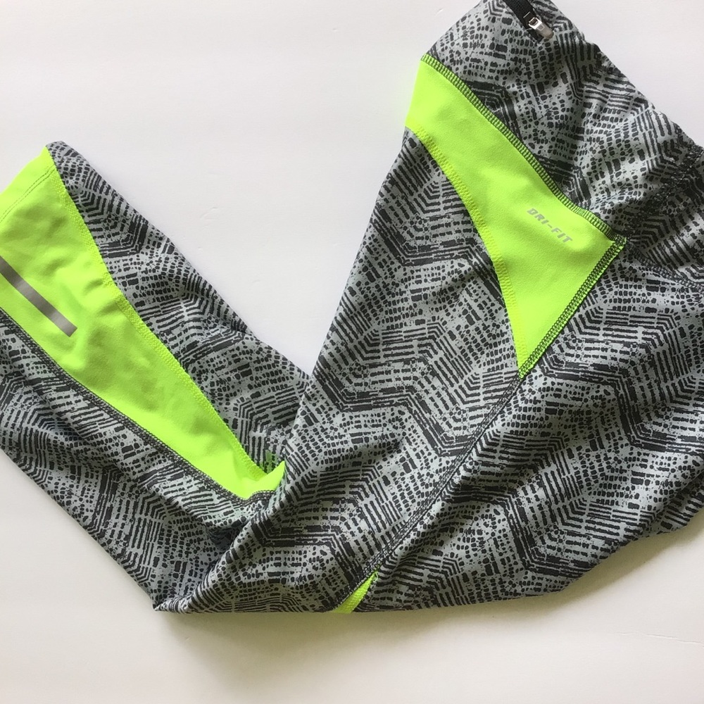 NIKE DRI FIT NEON YELLOW CAPRI LEGGINGS SMALL